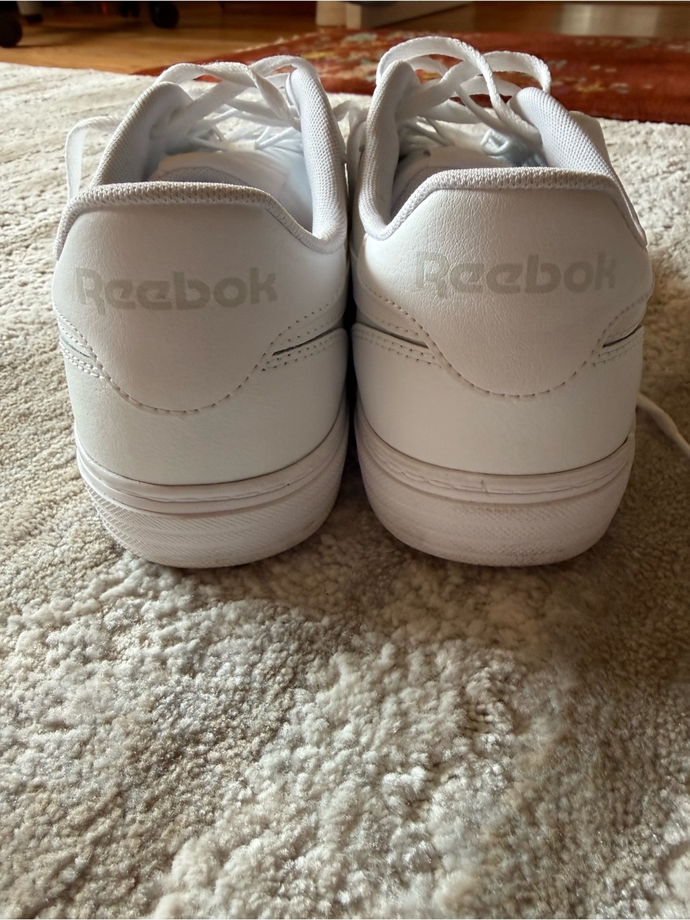 Reebok Classic All-White Low Top Sneakers NEW 9.5 - Picture 4 of 5